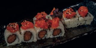 073. Uramaki spicy salmone