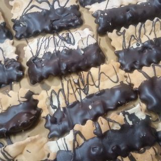 CHIACCHIERE AL CIOCCOLATO VASSOIO DA 500 GR