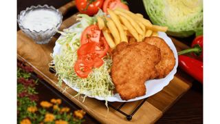 Şniţel la farfurie