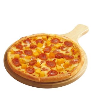 Pizza à la mangue et saucisses 