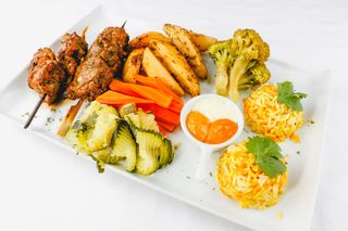 Brochetas De Carne De Cordero Marinada