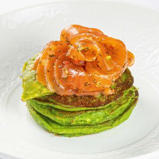 оладьи из цуккини с лососем