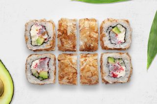 Філадельфія делюкс з тигровою креветкою в стружці тунця (265г)