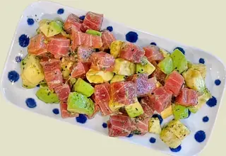 aguacates con atún