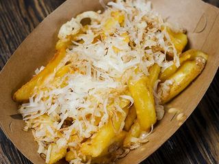 Бельгійська картопля з сирним діпом (180g)