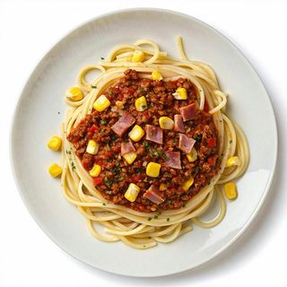 Spaghetti Boloński szynka i kukurydza