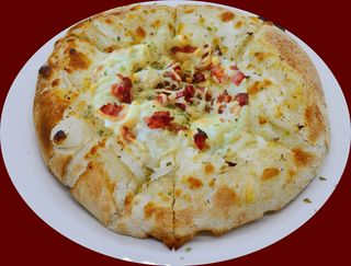 Fogacha con ajo, queso y bacon-crispy