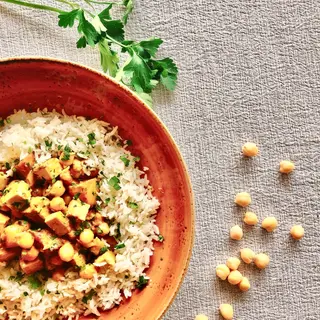 Caril de Grão e Tofu c/ Arroz basmati - Vegan (a partir das 12h00)