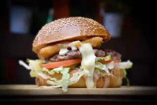 Črep burger + krumpirići