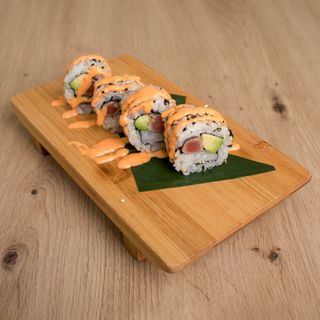 90. Maki De Atún Flambeado Con Mayonesa Picante (8 Uds.)