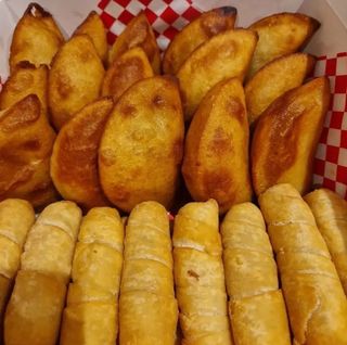 Tequeños Y Mini Empanaditas (30 Uds.)