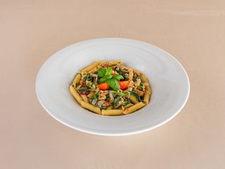 Penne z kurczakiem, suszonymi pomidorami i szpinakiem