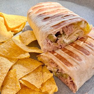 Тортила с риба тон + тортила чипс