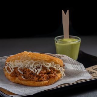 Arepa Pollo Mechado