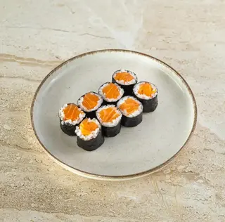 Łosoś surowy HOSOMAKI