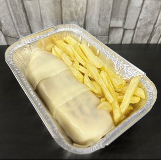 Cachorro com molho de francesinha 