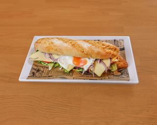 Bocata De Lomo Con ensalada