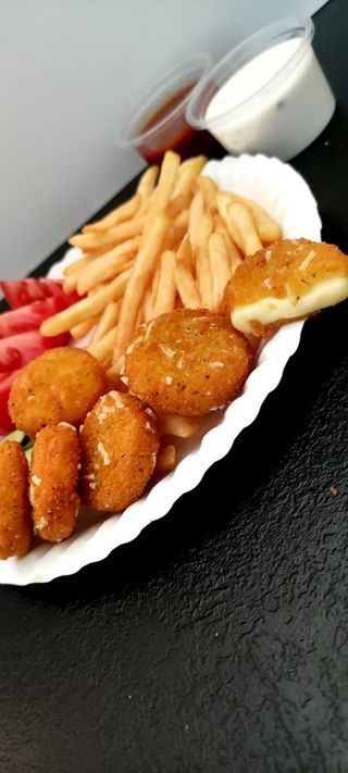 Kąski serowe z sosem 10szt