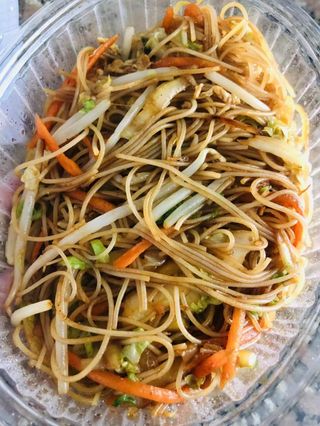 15.SPAGHETTI DI RISO CON VERDURE E UOVO