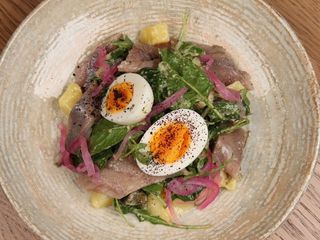 Салат з оселедцем матіас та зеленню в горіховому соусі (370g)