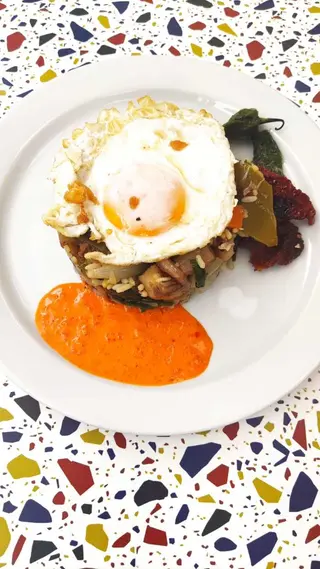 Salteado De Tres Arroces Con Huevo Y Tomates Secos