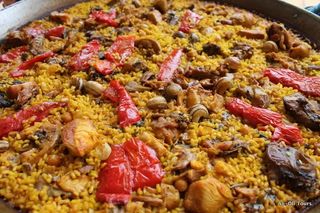 Paella de Conejo Y Caracoles