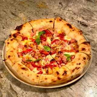 PIZZA SALSICCIA cu cremă de trufe și baby spanac Ø32cm