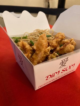 Noodles de orez cu Pui Shanghai la alegere (sau Crispy)