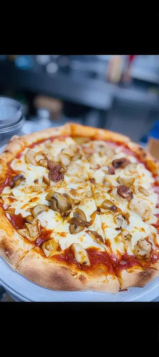 Pizza De Pollo (L)