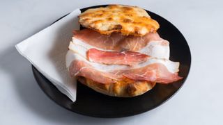 Komplet lepinja pršuta + Coca Cola