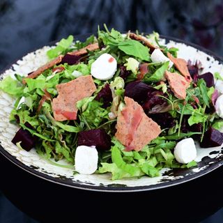 Салата със сирене Лабне (450г)