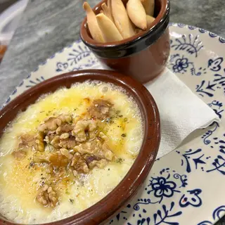 Provolone Al Forn Amb Tomàquet I Nous