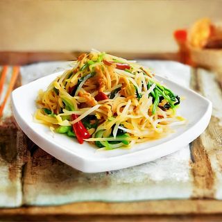 3 Бобовые ростки со шпинатом 菠菜拌豆芽