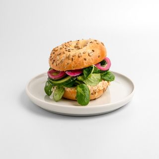 Kanapka "stay tuned"