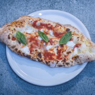 Calzone Napoletano