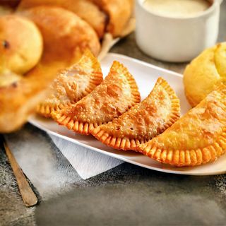 Мини-чебуреки со сметаной (6 шт.)