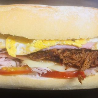 Bocadillo Especial Mechada