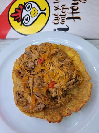 Patacón Con Carne Desmechada