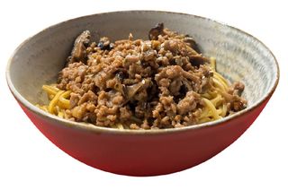 Suvi rezanci sa pečurkama i svinjetinom