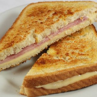 Sándwich jamón y queso