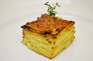 Картофельный гратен с пармезаном