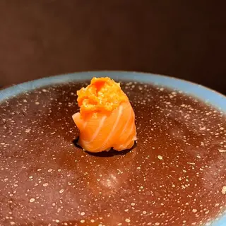 Gunkan spicy salmon