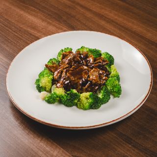 27. Sjeckani biftek sa brokolijem