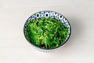 Raku Wakame goma salad 130g