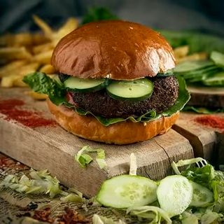 ფალაფელის ბურგერს + გარნირი