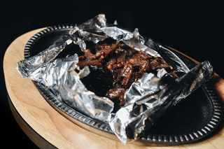 ძროხის ხორცი შავი წიწაკით ფოლგაში, D7