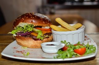 Cheeseburger s krumpirićima