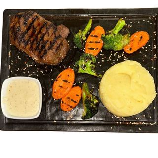 Հորթի միս բեշամել սոուսով 