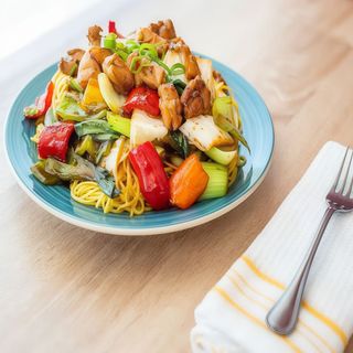 Ración De Tallarín Saltado Criollo