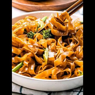 Asian Stir-Fried Rice Noodles